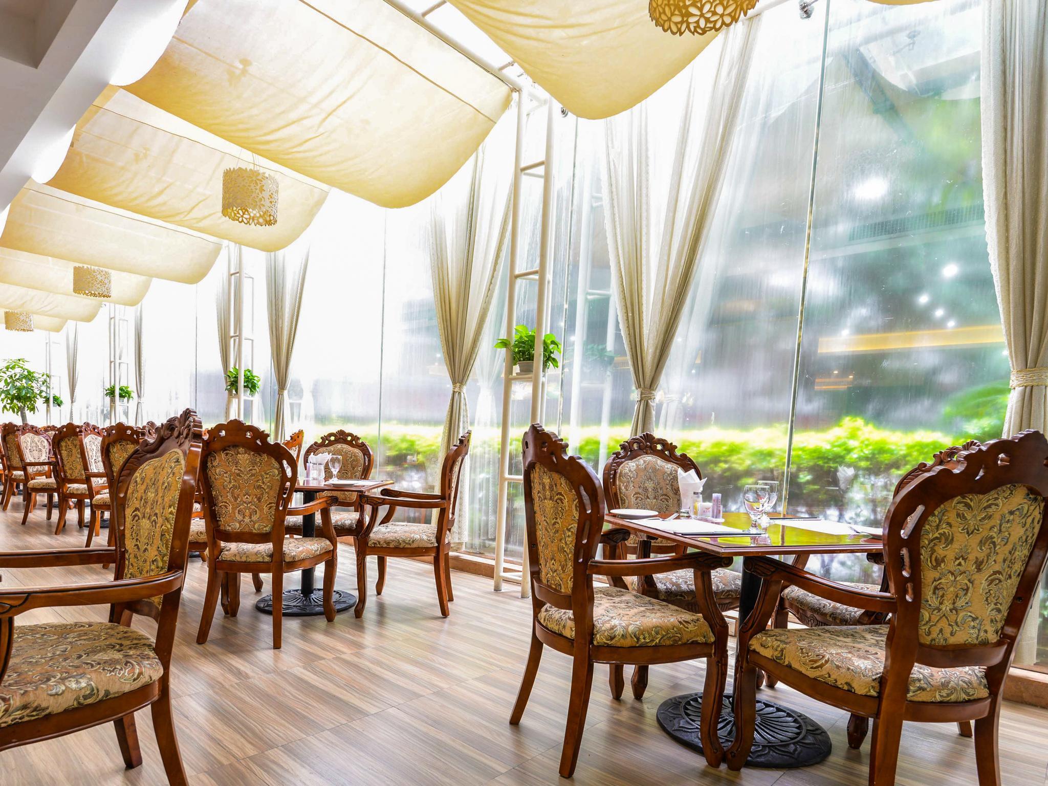 Royalty Hotel Шънджън Екстериор снимка